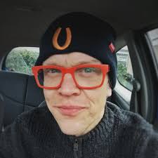 No beanie day without this black, knitted beanie and that rascal in his  cheeky T-shirt 😅😅💖💞💞