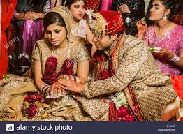 Die hochzeit in indien ist eine sehr alte und wichtige tradition, die eine frau und einen mann für immer aneinander bindet. Indische Hochzeit Stockfotos Und Bilder Kaufen Alamy