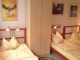 Haus sonnenschein bietet ein günstiges sortiment (hausrat, möbel usw.)an. Vossis Haus Sonnenschein Kiel Haus Sonnenschein Von Renate Ellen Und Hans Walter Voss Aus Kiel