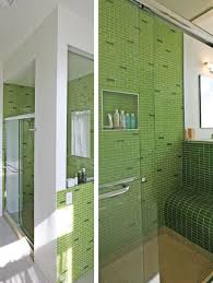 Hellgrunes Badezimmer Mit U Bahn Fliese Badezimmer Grun Badezimmer Fliesen Dusche Umgestalten