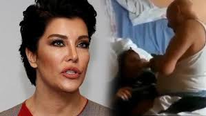 Deniz akkaya is a turkish top model, presenter, occasional fashion editor and disc jockey, entrepreneur, businesswoman, and actress who won. Deniz Akkaya Bu Sapiklar Sayenizde Yuz Buluyor Magazin Haberleri