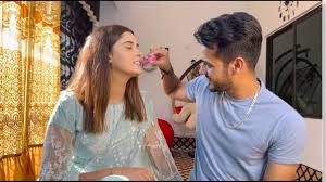 Browse the user profile and get inspired. Zulqarnain Chaudhry Doing Wife Kanwal Aftab S Make Up Reviewit Pk