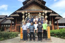 Rumah tradisional bali adalah karya cipta aristektur bali yang memiliki ciri khas. Pusat Kebudayaan Murut Sabah Bangunan Kayu Belian Terbesar Di Borneo Utusan Borneo Online