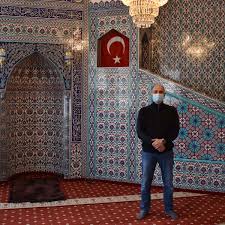 Menschen, die moscheeteppiche kaufen, sind sehr neugierig auf die preise von moscheeteppichen. Ramadan Moschee Altena Jeden Abend Gebet Trotz Corona Altena