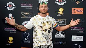 Jun 24, 2021 · außerdem sollen mit ihnen dabei sein: Ex On The Beach Eric Kriegt Viele Sexangebote Nacktfotos
