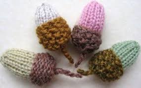 These little guys look great when they're arranged neatly in a decorative bowl on the coffee table. Knitting Acorns Knitting Patterns Free Christmas Knitting Knitting Patterns
