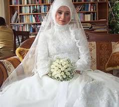 Hideous Wedding Gowns Google Search Robe De Mariage Simple Robes De Mariage Musulman Robe De Mariee