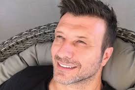 Διαθεσιμότητα νέες κυκλοφορίες πωλήσεις 12μήνου. Giannhs Ploytarxos To Entypwsiako Dwro Poy Ekane Sthn Korh Toy Video Nassosblog Gr