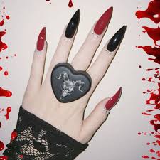Black And Red Stiletto Nails Red Black Stiletto Nails I Call These Pointy Almond Nails There S A Curve On The Sides Grunge Nails Goth Nails Gothic Nails