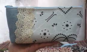Tempat Pensil Yg Di Buat Dr Kain Jeans Bekas Flanel Dan Renda Untuk Mempercantik Tempat Pensil Kain Renda