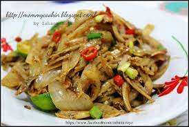 1 cawan cili kering _ yang dah potong dan rendam lermbut 8 ulas bawang merah 4 ulas bawang putih 2 inc belacan. Tumis My Resepi Sambal Bilis Goreng Belacan