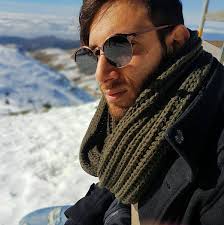 צופי משחקי הכס ודאי יזהו את ג׳ייקוב אנדרסון, הלא הוא "תולע אפור", החייל  המופנם והנאמן של חאליסי. אך האם ידעתם שהוא גם זמר פופ די מצליח בבריטניה  העונה לשם הבמה ראלי ריצ׳י?