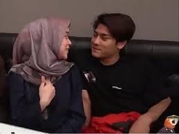 Lesti billar di indosiar, lesti billar youtube, lesti dan. Deretan Momen Kemesraan Rizky Billar Dan Lesti Kejora Di Kehidupan Sehari Hari Jadian Gak Ya Diadona Id