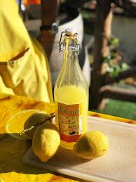 Erika facciolla 22 marzo 2020. Come Fare Il Limoncello A Lezione Da Valenti A Positano Lost In Food