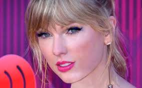 Taylor Swift Donates $10K To Teen Fan Battling Cancer