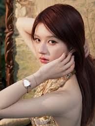 Triệu Lộ Tư bị phong sát ngầm: Cảnh báo cho các nghệ sĩ trẻ