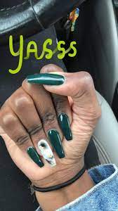 They're called ballerina nails or coffin nails because. Pin Swisz Emerald Green Green Acrylic Nails Green Nail Designs Green Nails