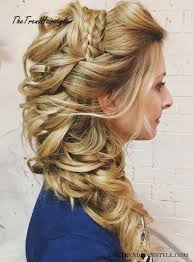 You can create effortless curls with just a headband. Layered And Gathered Bridal Hairstyle 40 Gorgeous Wedding Hairstyles For Long Hair The Trending Hairstyle