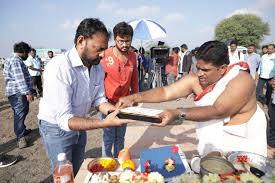 Victory Venkatesh S Powerful Film Naarappa Shooting Begins In Anantapur Social News Xyz Naarappa is a action thriller movie directed by srikanth addala and joinlty produced by suresh babu and kalaipuli s. powerful film naarappa shooting begins