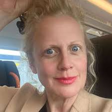 Der moderatorin wachsen schon große elfenohren. Barbara Schoneberger Missachtet Sie Etwa Corona Regeln Fans Nach Foto Stinksauer Stars
