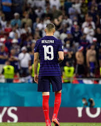 In 1996, he joined the biggest club in the city olympique lyonnais and, subsequently, came through the club's youth academy. 2sindz5m Ua2hm
