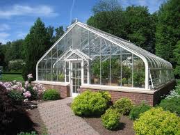 Serre De Jardin En Verre Pour Proteger Vos Plantes Serre Jardin Maison Verte Plans De Serre