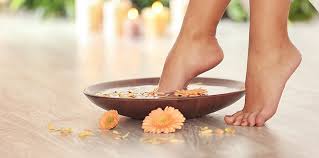 Douleur du talon (epine calcaneenne et fascite plantaire) : 8 Astuces Contre La Corne Des Pieds Secs Et Abimes Mamie Co