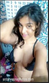 Indian teenage girl ki seductive selfie pics - Antarvasna