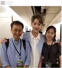 Want to discover art related to 賴冠霖? Pd101 è³´å† éœ–lai Kuan Lin ë¼ì´ê´€ë¦°taiwan Fanpage å† éœ–å›žåˆ°å°ç£åƒåŠ mcd é‚„è·Ÿçˆ¸çˆ¸å§Šå§Šç¢°é¢æ‹ç…§ ä¹Ÿæœ‰ä¸å°'ç²‰çµ²é‡åˆ°å† éœ–çˆ¸çˆ¸è·Ÿå§å§ å† éœ–åœ¨v Liveé‚„èªªåƒäº†åª½åª½ä¾¿ç•¶ å¾ˆä¹…æ²'åƒå®¶é„‰èœ å¸Œæœ›çˆ¸çˆ¸è·Ÿå§å§çœ‹å¾—å¾ˆé–‹å¿ƒ C