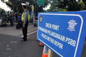 Buat masyarakat awam psbb sendiri memang suatu yang baru dan juga belum jelas bagaimana dalam permenkes nomor 9 tahun 2020 pasal 13 disebutkan bahwa psbb meliputi: Masih Sosialisasi Aturan Psbb Kasatpol Pp Depok Hari Ketiga Penindakan
