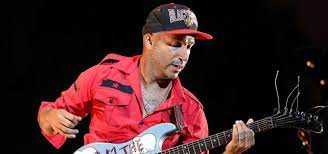 Tom morello just emailed me. i worked on a song for his solo record and then we developed this friendship. Ngintip Amunisi Efek Gitar Tom Morello