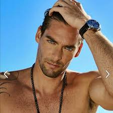 En attendant de pouponner, camille lacourt nous fait rêver avec sa nouvelle campagne de pub pour les montres chanel. Camille Lacourt Si Je N Ai Pas Eu De Medailles Aux Jo C Est De La Faute A Valerie Begue