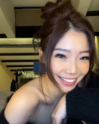 I'm over here rubbing two sticks and you're over there lighting a zippo  @drlash.sg avant garde Blair set @drsiew doing God's work with jaw botox