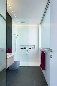 27 Design Ideen Fur Badezimmer Mit Dachschrage Kleine Badezimmer Design Badezimmer Renovieren Badezimmer