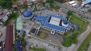 Ayahanda sultan kelantan sultan muhammad v, sultan ismail petra ibni almarhum dengan sangat kedukaan dan kemashyuran dilafazkan iaitu yang maha mulia sultan ismail petra yang dihormati dan dikasihi telah mangkat pada jam 8.11 pagi hari ini bersamaan 28 muharram 1441 hijrah. Aerial Footage Of Sultan Ismail Petra Mosque Located In Kubang Kerian Kota Bharu Kelantan Malaysia