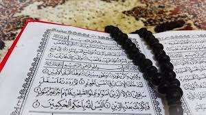 Allah bersumpah dengan tin dan zaitun,keduanya termasuk buah buahan yang masyhur, allah bersumpah juga dengan gunung thursina(sinai)yang disana allah berbicara kepada musa alaihi salam secara langsung, allah bersumpah juga dengan negeri yang. Lengkap Bacaan Surat At Tin Ayat 1 8 Bahasa Arab Latin Dan Disertai Terjemahannya Tribun Kaltim