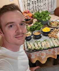 Don't forget to eat your veggies! 🥦🥬🫛 "Veggies" (pronounced  VEH-jeez/ˈvɛdʒ.iːz) is a fun, informal word for "vegetables."