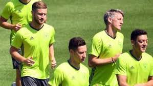 Die aufstellung von deutschland gegen italien. Em 2016 Viertelfinale Deutschland Italien Aufstellung Von Joachim Low Anderung Bei Dreierkette Fussball Em