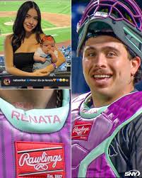 Francisco Lindor and his daughter at Disney: