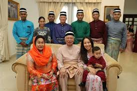 Before this, we just heard his name without knowing his background. Anak Tan Sri Syed Mokhtar Al Bukhary Sharahishe