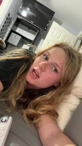 Laura Grinnell's Instagram, Twitter & Facebook