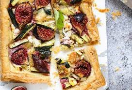 Tarte Fine Chevre Figues Et Courgettes Entree Vegetarienne Un Dejeuner De Soleil Recette En 2020 Alimentation Tarte Fine Recette Avec Figues