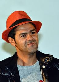 La création du jamel comedy club, qui révèle les humoristes fabrice eboué, thomas ngijol ou patson, montre son intérêt pour les jeunes talents. Jamel Debbouze Wikipedia
