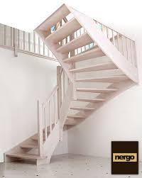 Treppe bestehend aus den metallgestell und den passenden stufen aus dunklem holz. 1 2 Gewendelte Treppen Gunstig Aus Polen Nergo Treppen