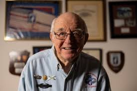 Elgin Cub fan barber holds the edge over former colleague and Sox fan