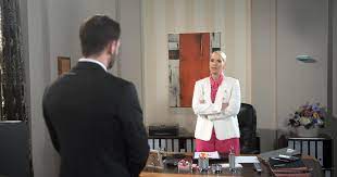 Kaum hat david gunters forderung erfüllt und amelie und gregor aus dem golfplatzprojekt geworfen, zieht sein vater sein angebot zurück. Bilder Bildergalerie Zur Folge 3236 Rote Rosen Ard Das Erste