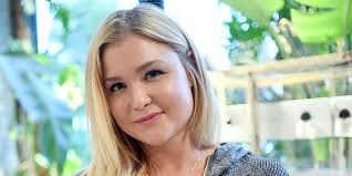 Doch einige frauen sind nicht begeistert von der neuen kollektion. Sophia Thiel Burnout Fitness Star Spricht Uber Stress Bei Influencern Mz De