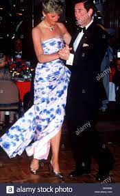 Profiteer van de koopjes op ebay! Prinz Charles Und Prinzessin Diana Tanzen In Melbourne Auf Besuch In Australien Wahrend Der Zweihundertjahrfeier Feierlichkeiten Januar 1988 Stockfotografie Alamy