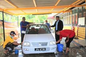 Sebelum aku mulai menu utamanya, pertama aku melucuti pakaiannya terlebih dahulu. Oku Bengkel Mini Tawar Khidmat Cuci Kenderaan Utusan Digital