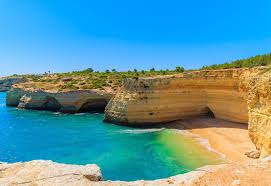 There's a culinary revival underway in the eastern corner of this portuguese region, as locals return to their roots to celebrate a rich bounty. Die Schonsten Strande In Portugal Strandurlaub Portugal Weg De